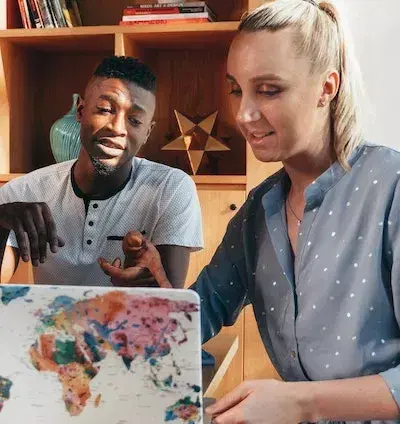 Comment travailler à l'étranger et facturer vos clients à l’international ?