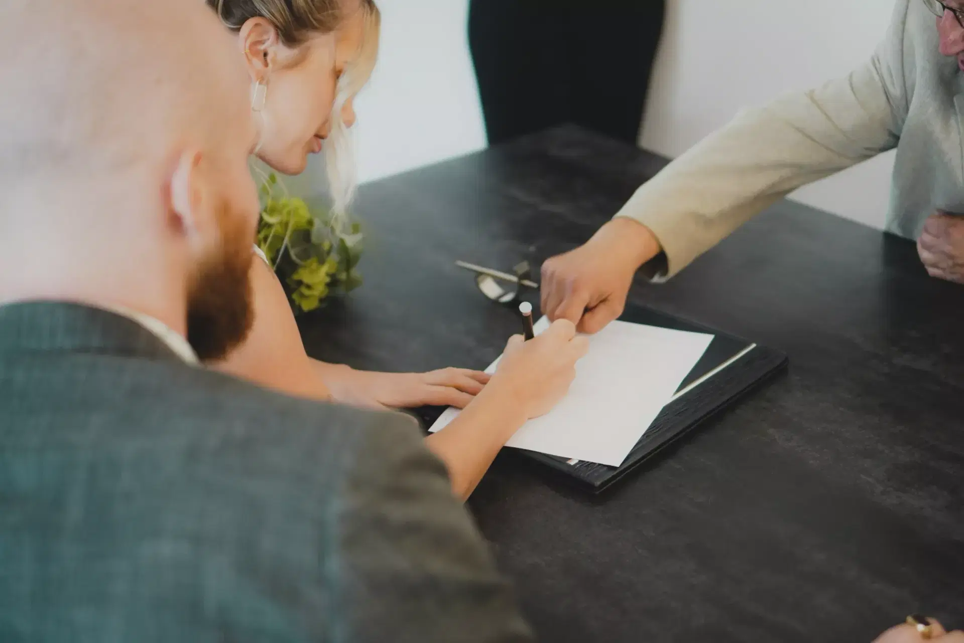 Contract Negotiation: Essential Freelancer Tips