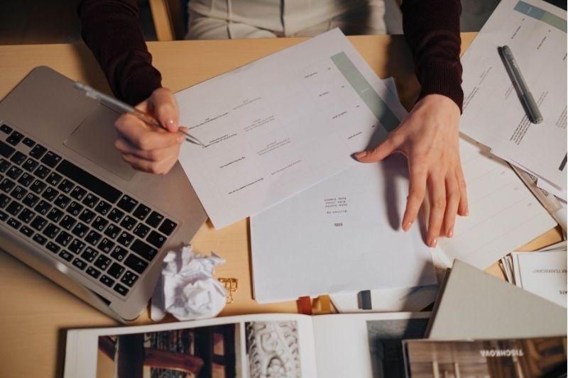 Illustration showing Belgium’s digital nomad visa alternatives for freelancers working legally in Belgium.