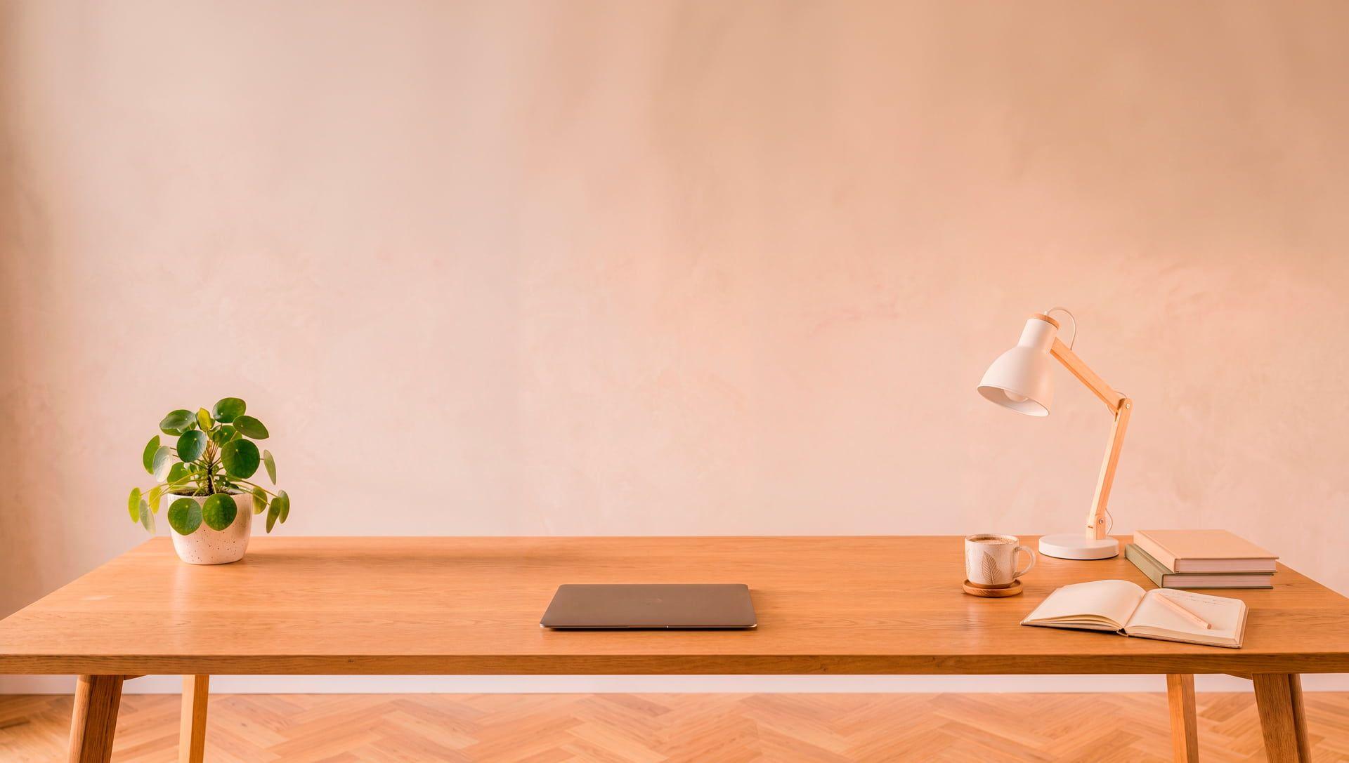 minimalist desk