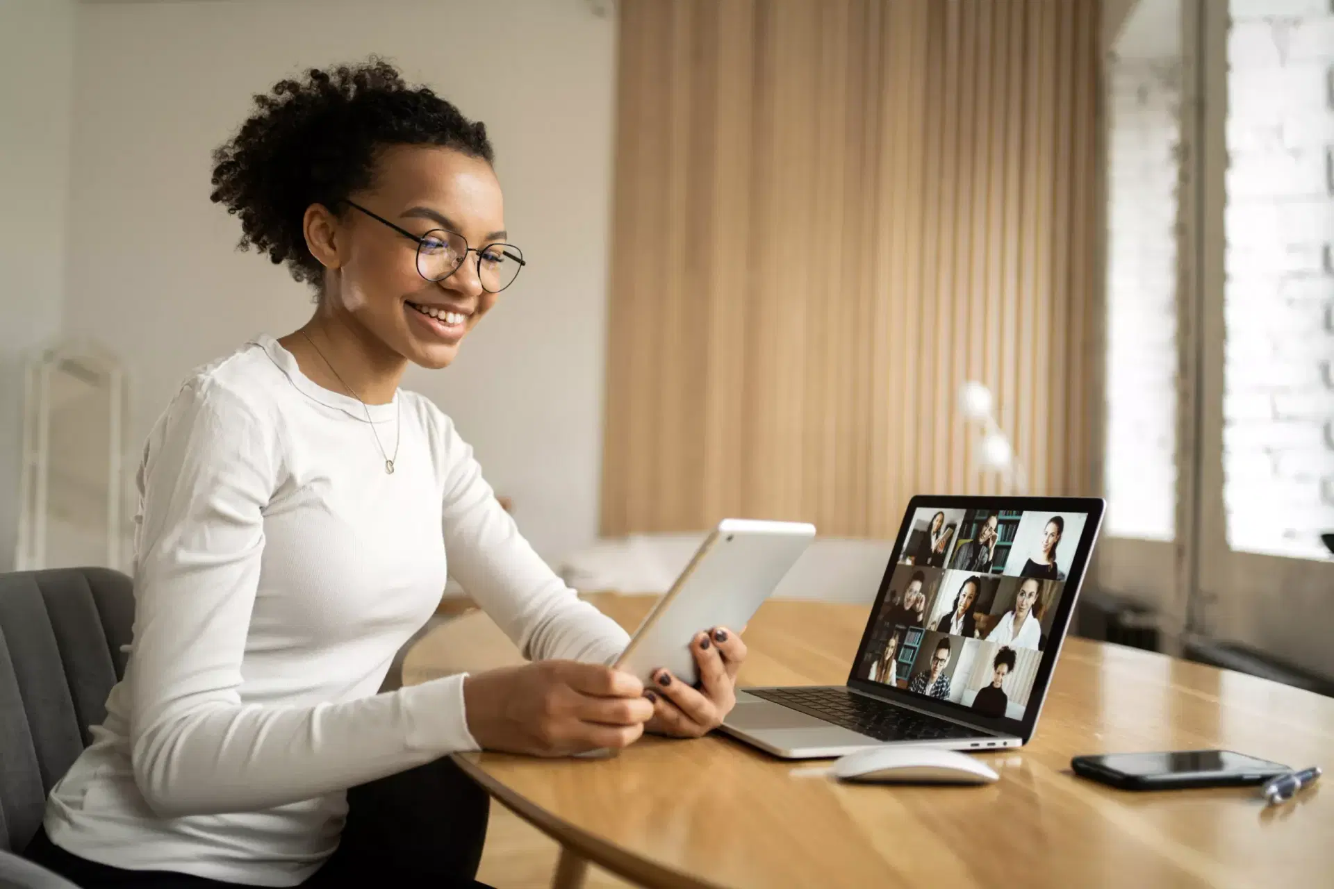 Independent Contractor vs. Full-Time Employee: Charting Your Career Path